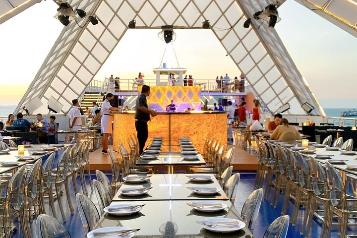 Ocean Pattaya Dinner Buffet Cruise