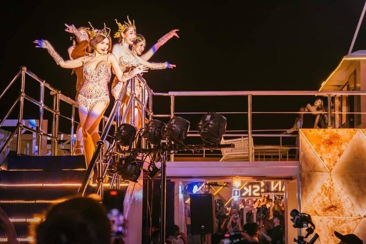 Ocean Pattaya Dinner Buffet Cruise
