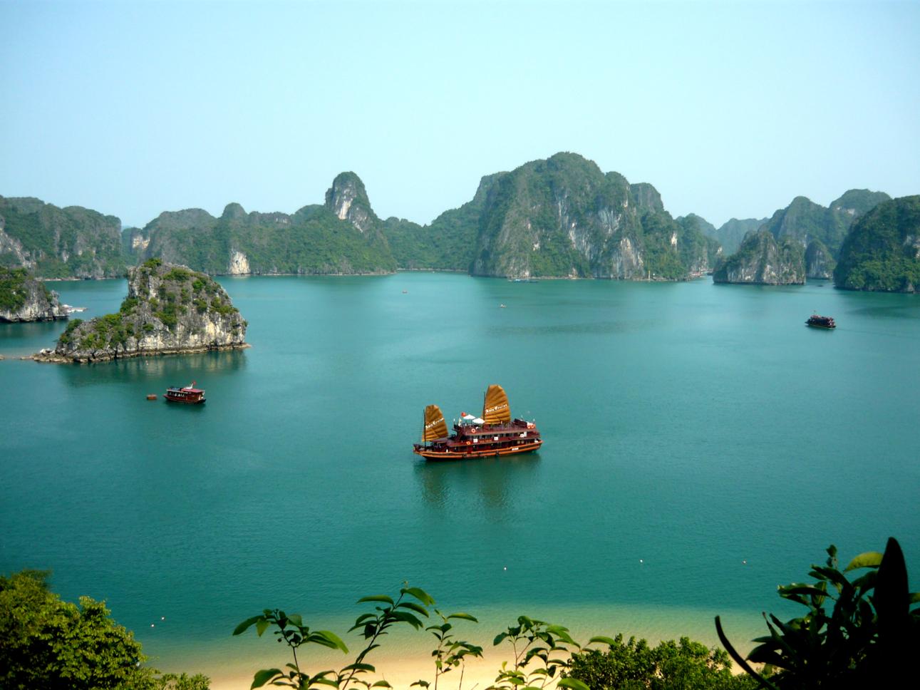 One Day In Halong Luxury (Halong 1-day Luxury Group Tour)