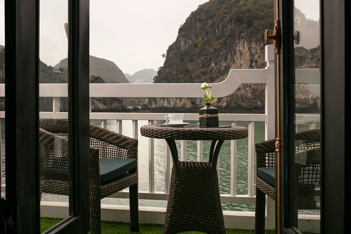 Overnight cruise on Lan Ha Bay from Hanoi
