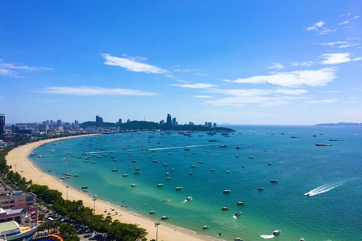 Pattaya Beach Banana Boat Splash