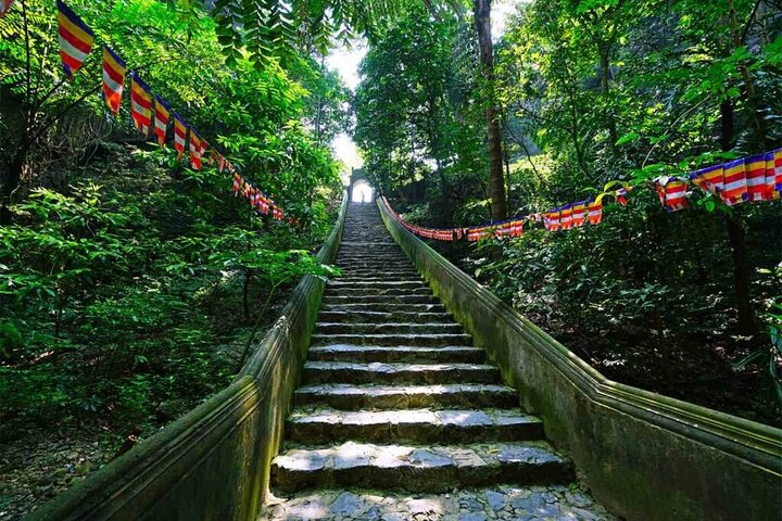 downstairs to the Perfume pagoda