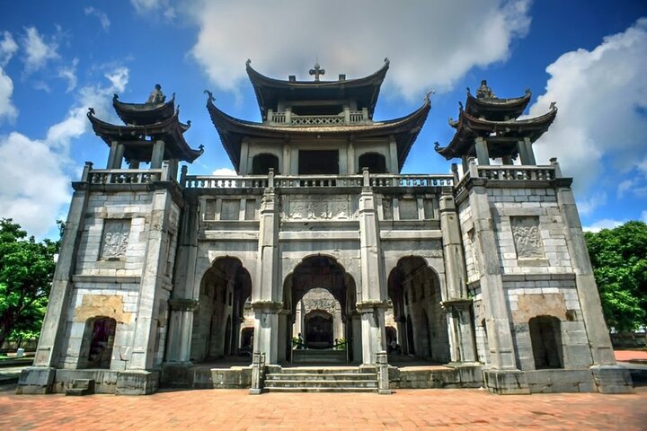 Phat Diem Catheral and Tam Coc Private Day Tour from Hanoi