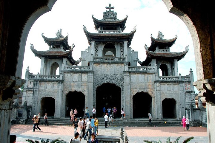 Phat Diem Catheral and Tam Coc Private Day Tour from Hanoi