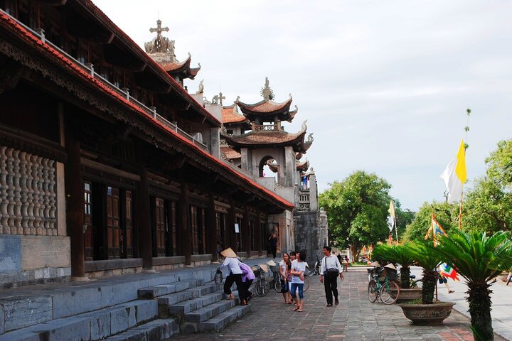 Phat Diem Catheral and Tam Coc Private Day Tour from Hanoi