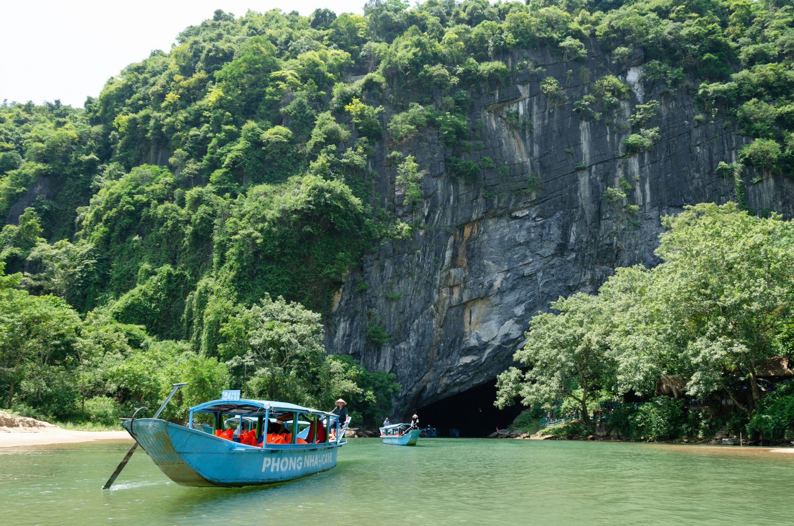PHONG NHA CAVE AND HISTORICAL JOURNEY FULL-DAY TOUR