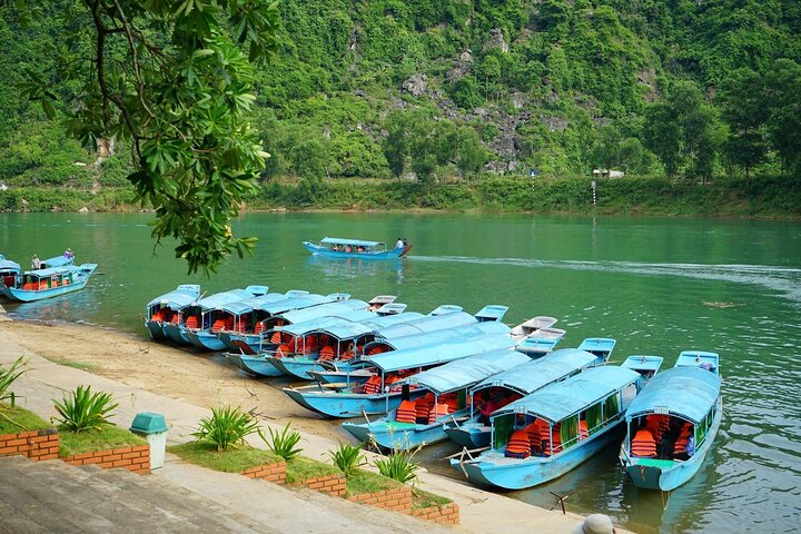 PHONG NHA CAVE AND HISTORICAL JOURNEY FULL-DAY TOUR