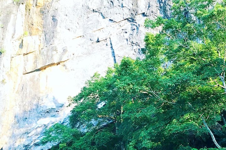 PHONG NHA CAVE AND HISTORICAL JOURNEY FULL-DAY TOUR