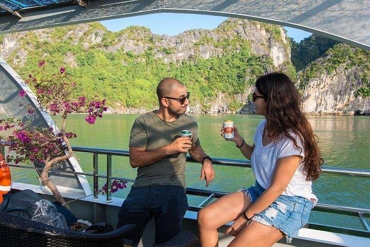 PREMIUM Day Cruise in Halong Bay: Buffet Lunch and Sunset Party
