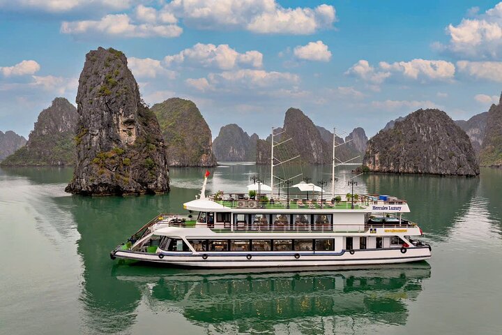 Premium Halong Bay Day Trip by 5-Star Cruise – Depart from Harbor