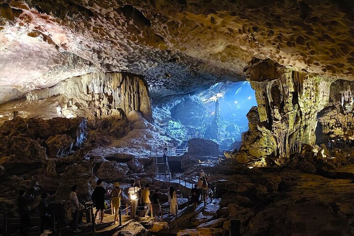 Premium Halong Bay Day Trip by 5-Star Cruise – Depart from Harbor