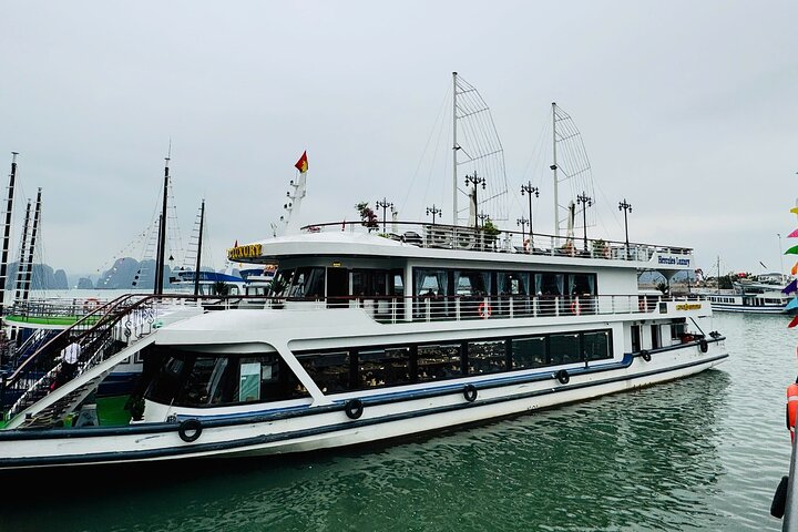Premium Halong Bay Day Trip by 5-Star Cruise – Depart from Harbor