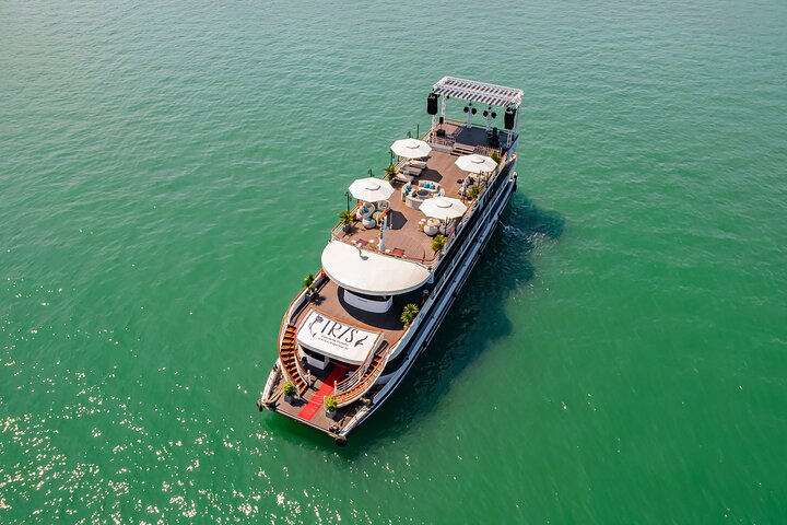 Premium Luxury Cruise from Hanoi with Limousine, Live Music & Vietnamese Lunch