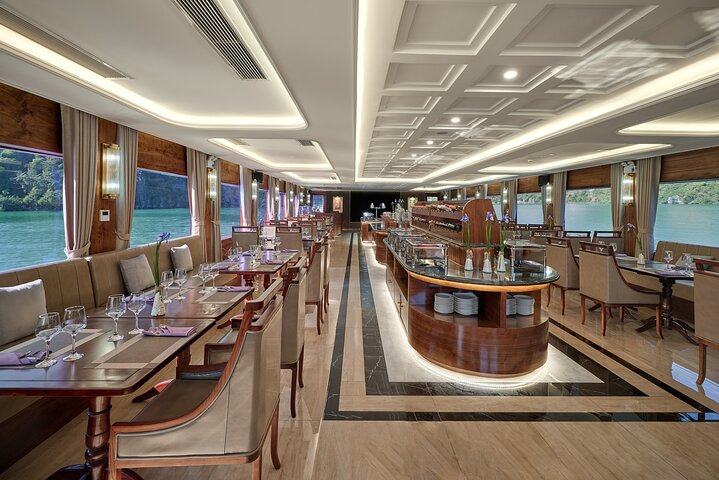 Premium Luxury Cruise from Hanoi with Limousine, Live Music & Vietnamese Lunch