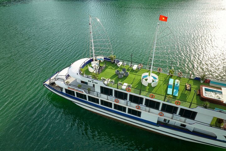 Premium/Luxury Cruises Explore Halong Bay In One Day