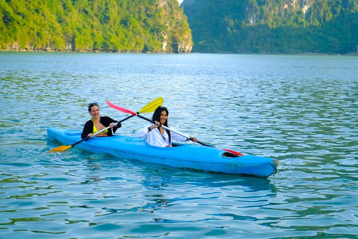 Private Canoe Adventure: Discover the Best of Halong & Lan Ha Bay