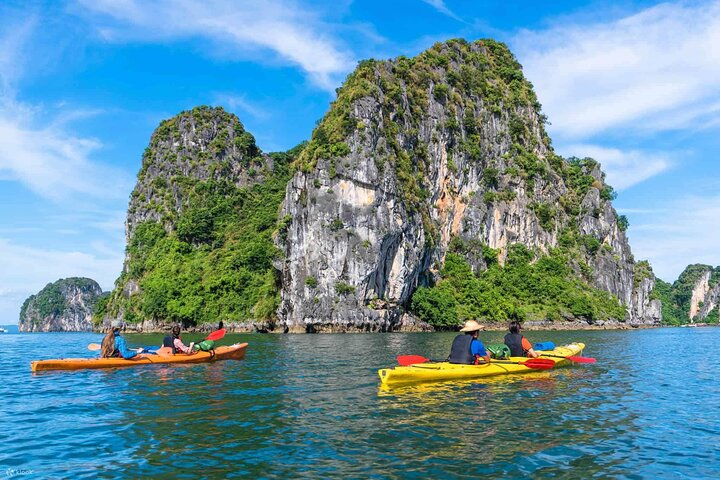 Private Canoe Adventure - Explore Halong, Lan Ha Bay in 4 hours