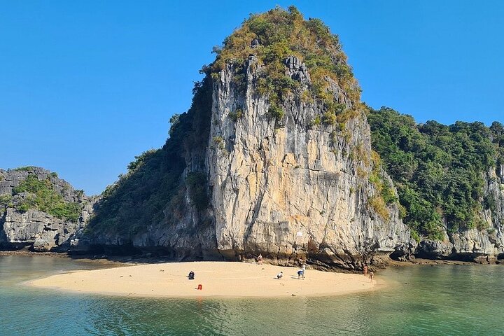 Private Canoe Adventure - Explore Halong, Lan Ha Bay in 4 hours