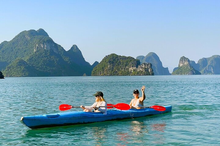 Private Canoe Discover the Best of Halong- Lan Ha Bay from harbor