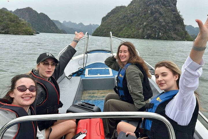 Private Canoe Discover the Best of Halong- Lan Ha Bay from harbor