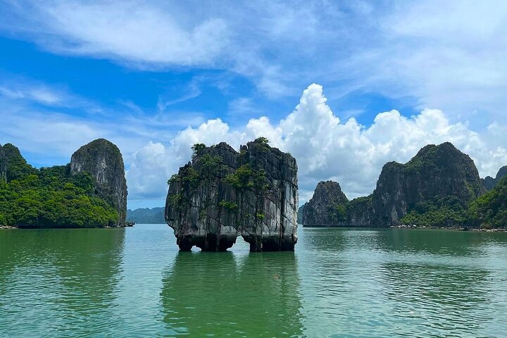 Private Canoe Discover the Best of Halong- Lan Ha Bay from harbor