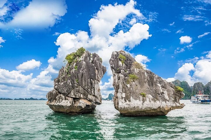 Private Canoe Discover the Best of Halong- Lan Ha Bay from harbor