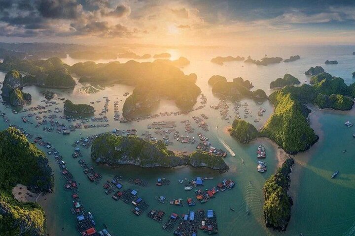 Halong- Lan Ha Bay: Kayak, swim- Private Canoe from Cat Ba Island