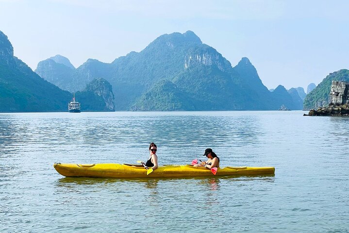 Halong- Lan Ha Bay: Kayak, swim- Private Canoe from Cat Ba Island