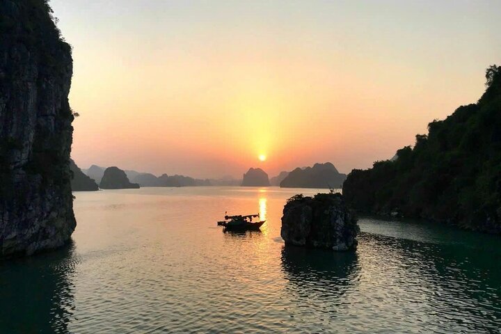 Halong- Lan Ha Bay: Kayak, swim- Private Canoe from Cat Ba Island