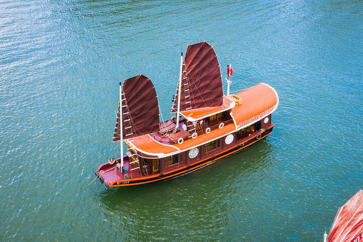 Private Charter Junk in Cat Ba Island & Lan Ha Bay 3days/2nights
