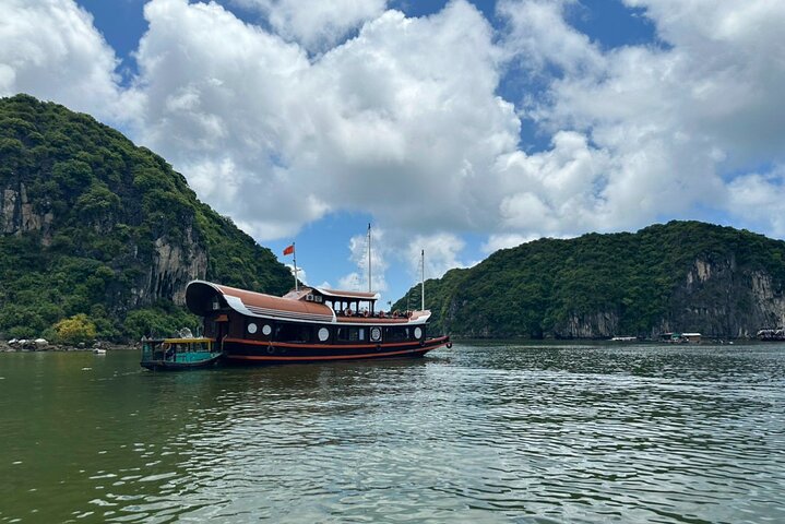Private Charter Junk in Cat Ba Island & Lan Ha Bay 3days/2nights