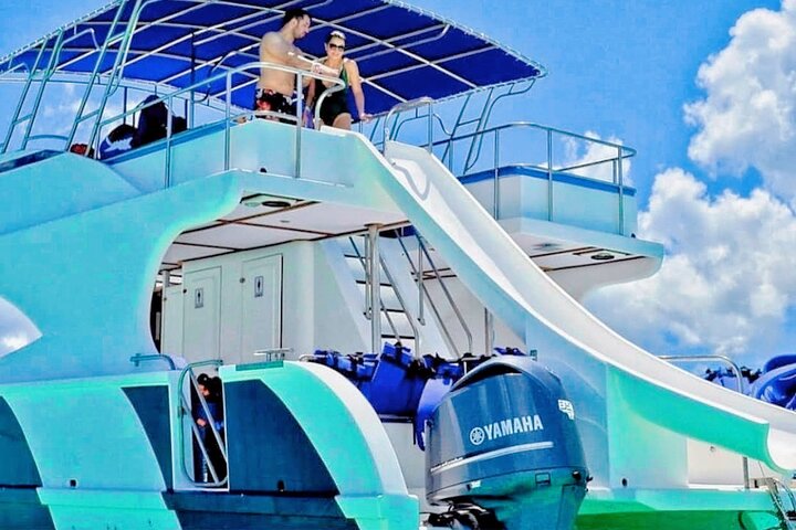 Private Cruise Party with Fun Music and Drinks Up To 100 Guests