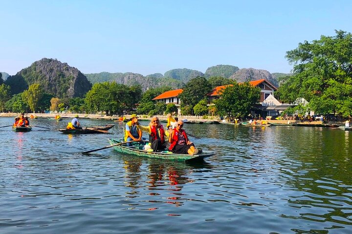 Private Day Trip: The Best of Incense Village, Hoa Lu & Tam Coc