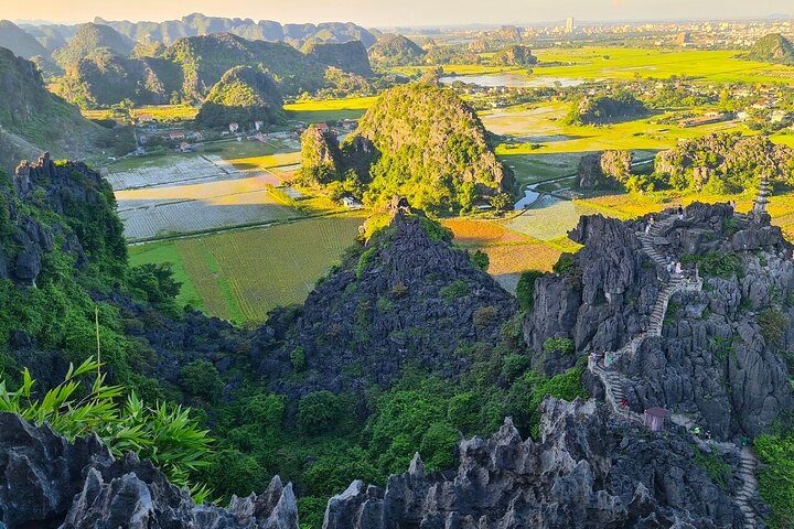 Private Day Trip to Trang An, Bich Dong, Local Family & Mua Caves