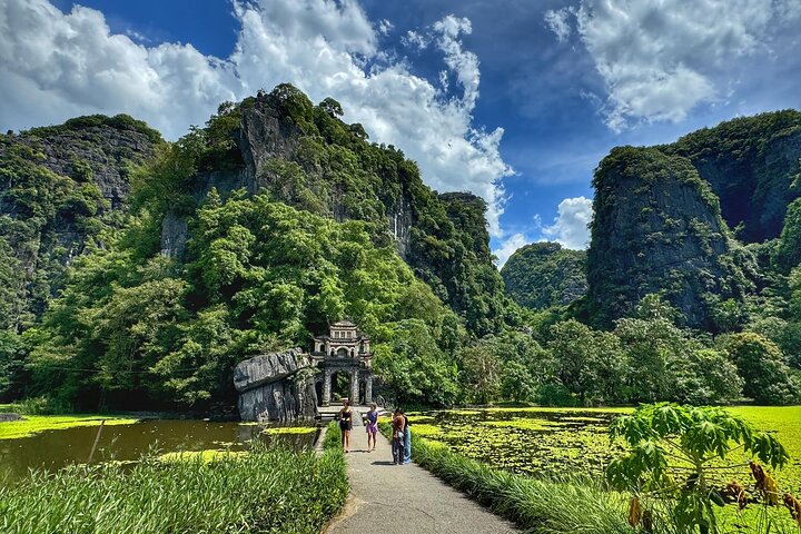 Private Day Trip to Trang An - Mua Cave - Bich Dong By Limousine