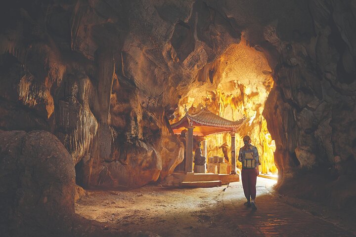 Private Day Trip to Trang An - Mua Cave - Bich Dong By Limousine