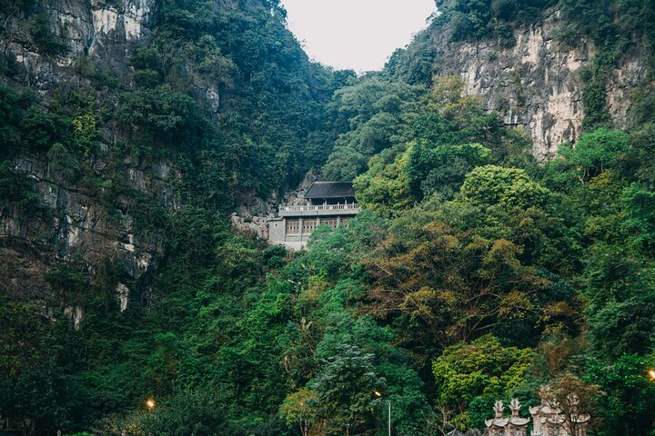 Private Day Trip to Trang An - Mua Cave - Bich Dong By Limousine