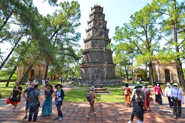 Dragon Boat Trip Sightseeing Hue city - Private tour