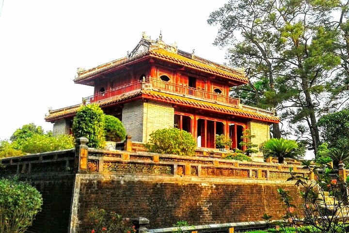 Dragon Boat Trip Sightseeing Hue city - Private tour