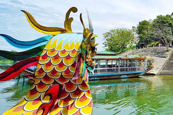Dragon Boat Trip Sightseeing Hue city - Private tour
