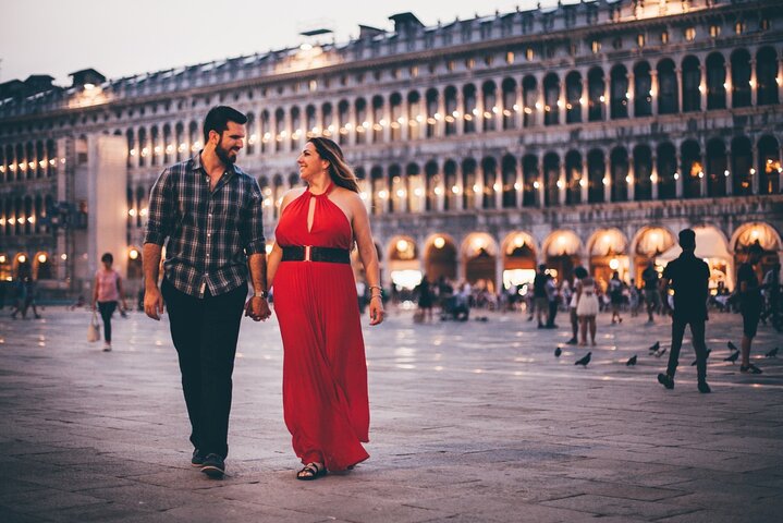 Private Gondola Ride with Professional Photographer in Venice