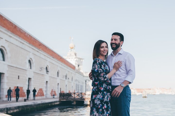 Private Gondola Ride with Professional Photographer in Venice