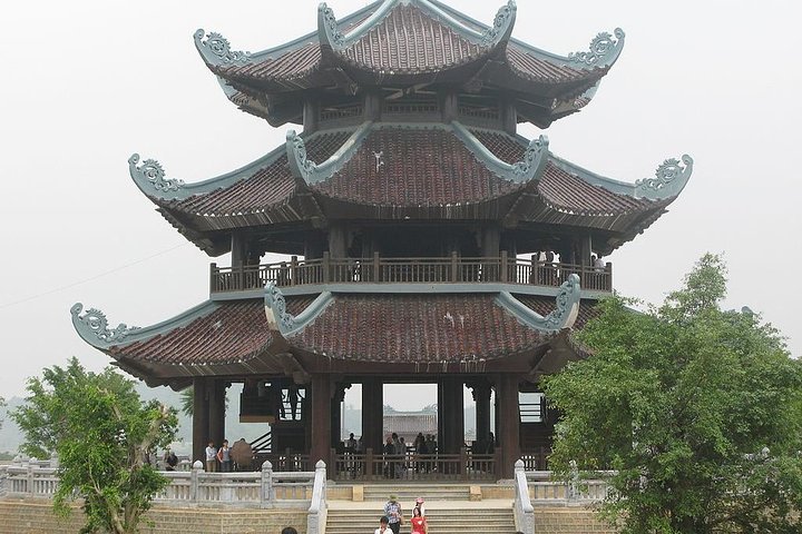 a streamside pagoda Hoa Lu