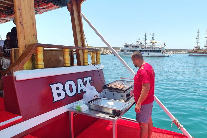 Relax Boat Tour with Lunch and Soft Drinks in Alanya