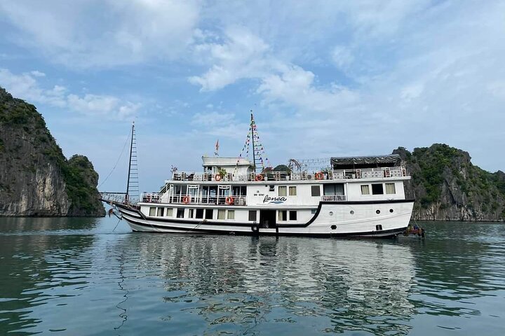Renea Cruise - Boutique Overnight Cruise in Bai Tu Long Bay (2D1N )