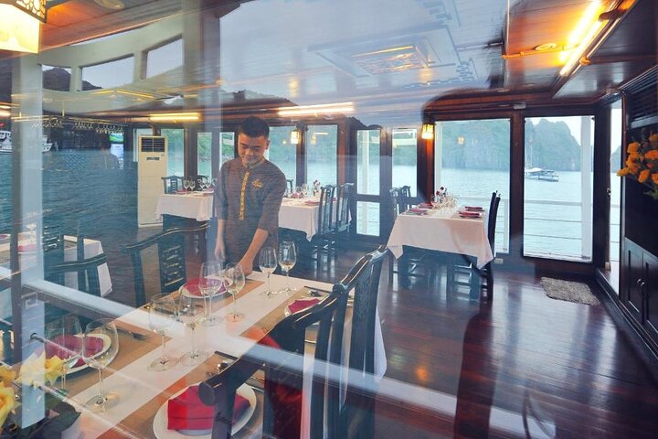 Renea Cruise - Boutique Overnight Cruise in Bai Tu Long Bay (2D1N )