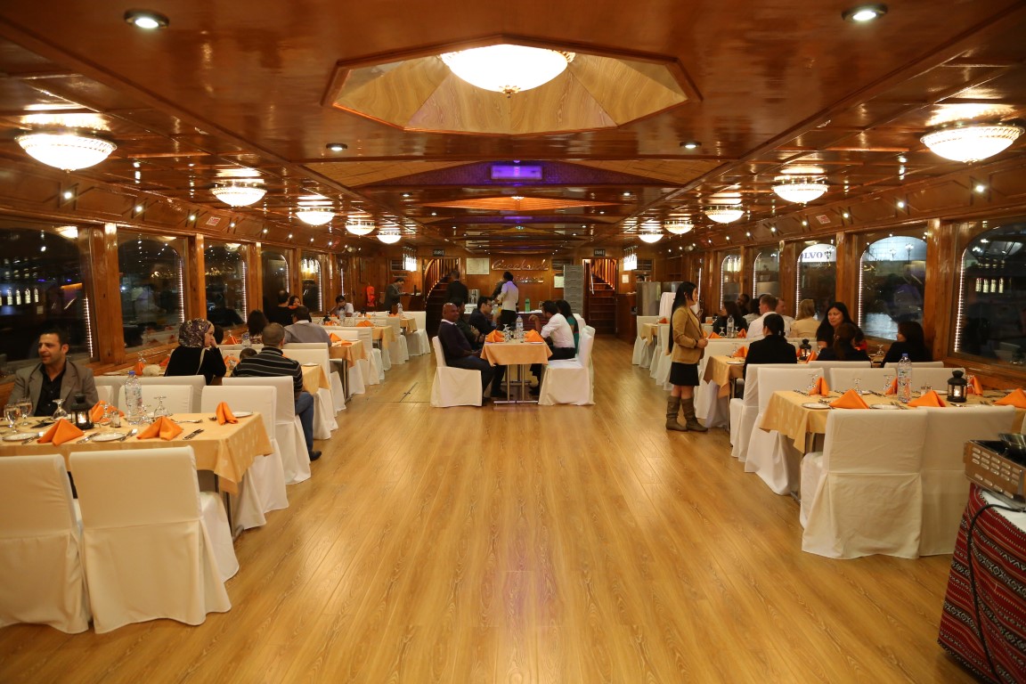 abu dhabi dhow cruise dinner