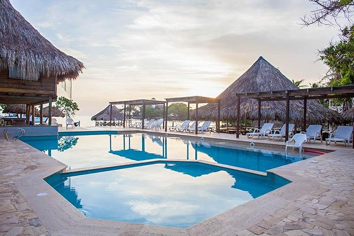 Rosario Islands Day Trip: Snorkel & Sunbathe at Isla del Sol