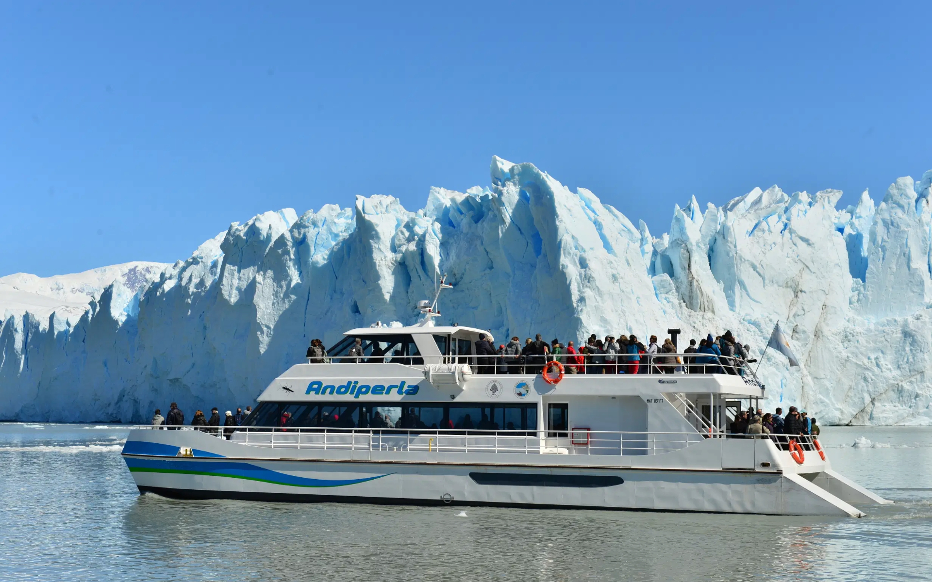 Safari Nautico y Pasarelas en el Glaciar Perito Moreno desde El Calafate