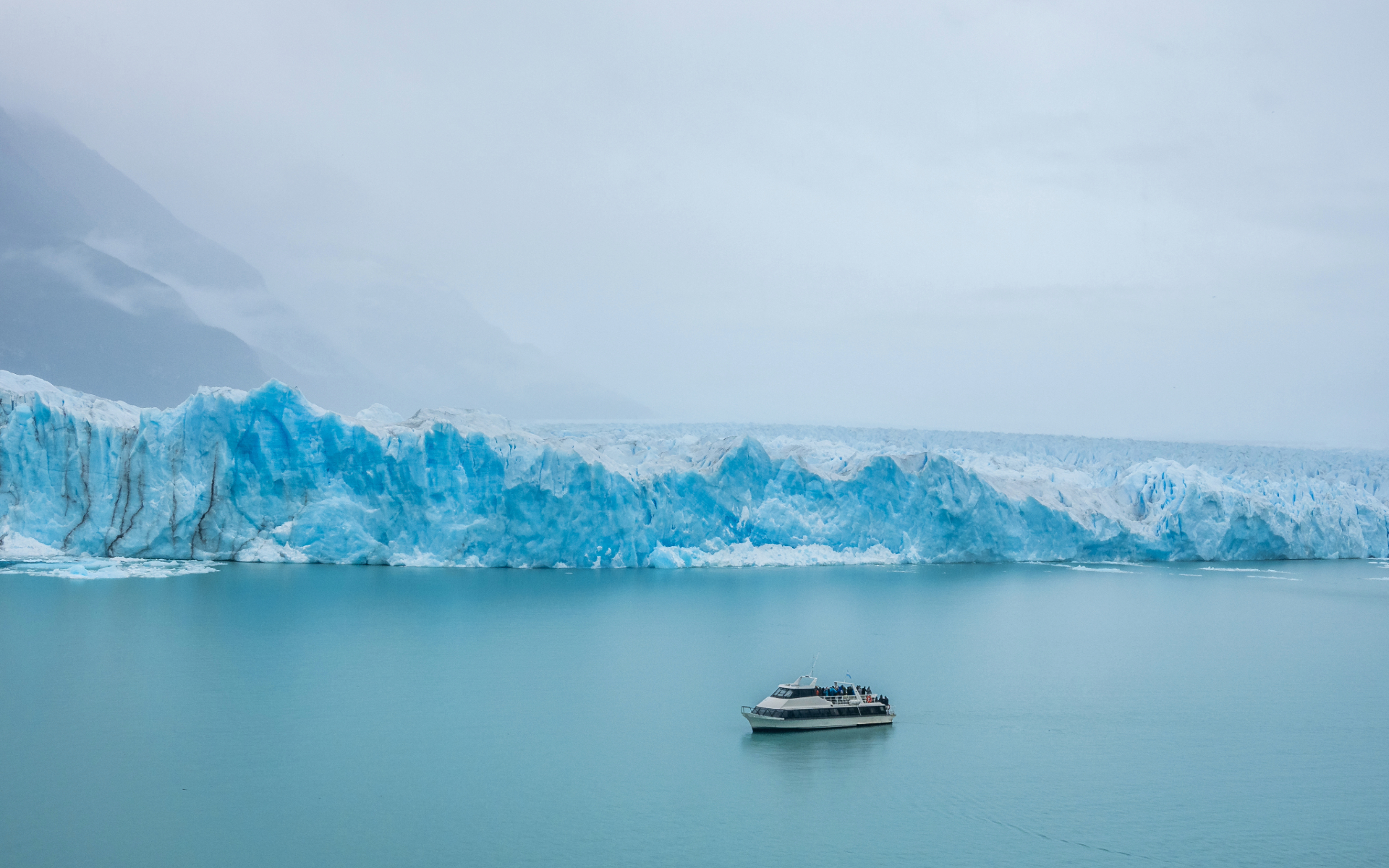 Safari Nautico y Pasarelas en el Glaciar Perito Moreno desde El Calafate